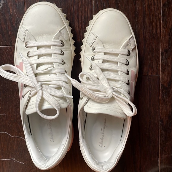 Salvatore Ferragamo "Cube 8" leather sneaker with Gancio print at side. Size 5.5 - Picture 3 of 15